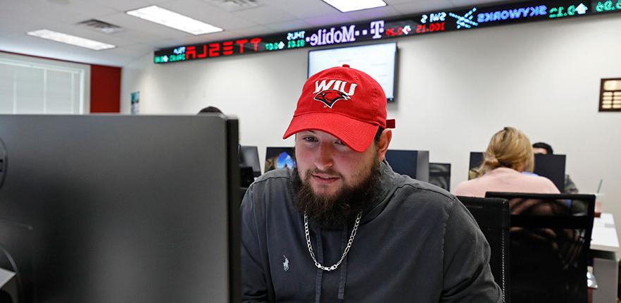 Student in finance lab